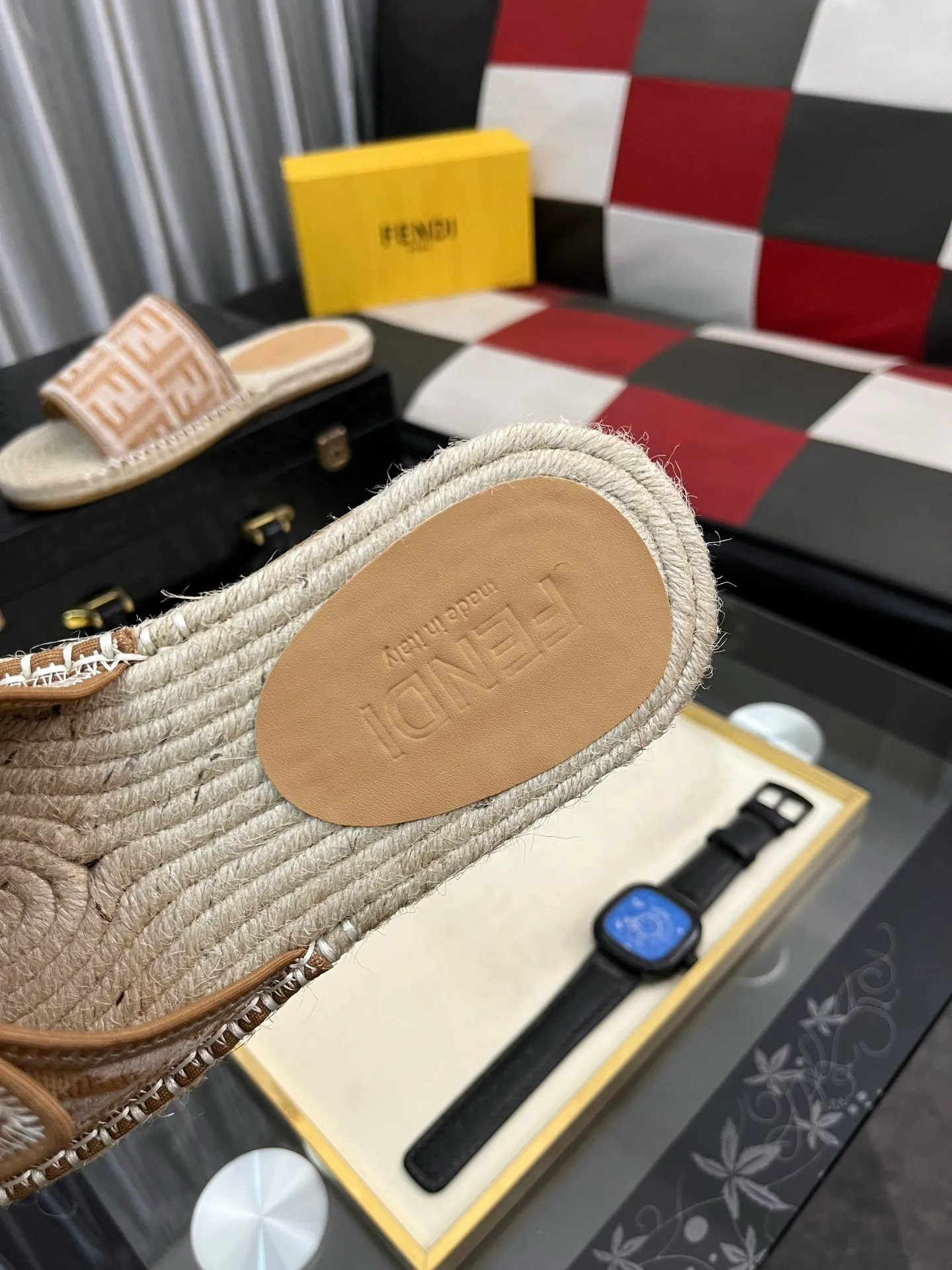 Men's shoes💰320⌚️⌚️[FENDI~Fendi slippers] High-end men's shoes brand official website 1:1 latest masterpiece: original mold customization, fabrics made of imported original materials, upgraded outsole, lighter, top quality in the market, simple and tasteful, a must-have for fashionistas, fashion is at your feet, full of confidence, the same style at the counter👍The season of summer slippers is here. Yardage: 38-44. Can be customized45.46.47